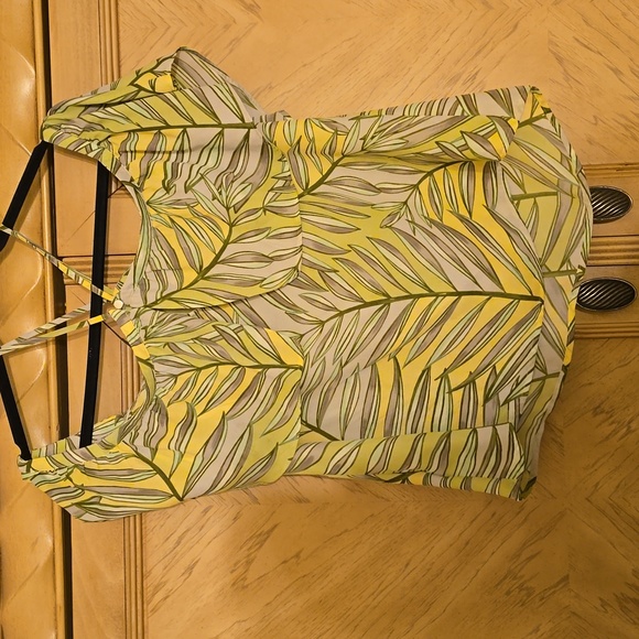 Apt. 9 Tropical print halter style cold shoulder top - Picture 5 of 8